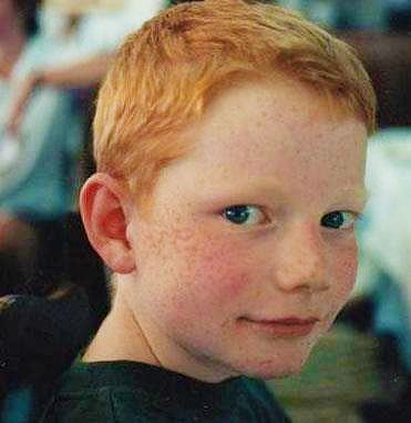 young ed sheeran :P how adorable :3 Ed Sheeran Young, Ginger Kids, Ed Sheeran Love, Entertainment Music, Lorde, Ed Sheeran, Playing Guitar, Pop Star, Singer Songwriter