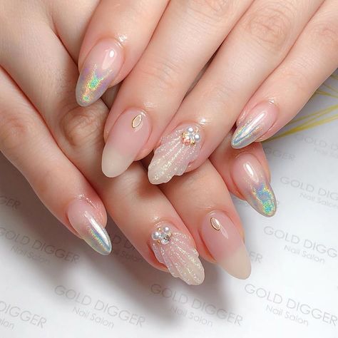 Elegant Nail Art Classy, Pearlized Nails, Korea Nails Design, April Nails, Hello Nails, Hippie Nails, Work Nails, Casual Nails, Mermaid Nails