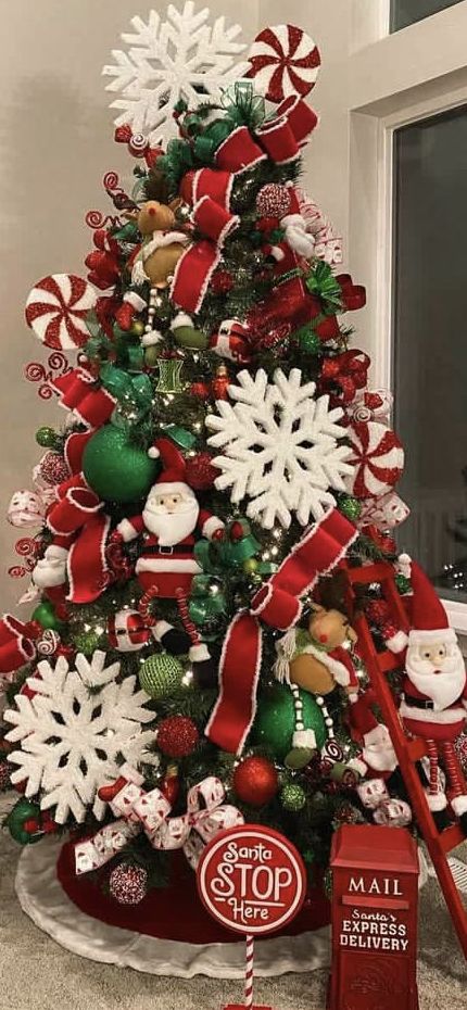 Farm Tree Christmas Decor, Santa Claus Tree Theme, Red White And Green Christmas Tree Ideas, Barbie Xmas Tree, Santa Claus Christmas Tree Theme, Red And Green Christmas Tree Ideas, Christmas Tree Filler Ideas, Christmas Tree Decorations Diy Ornaments, Blue Christmas Tree Decorations