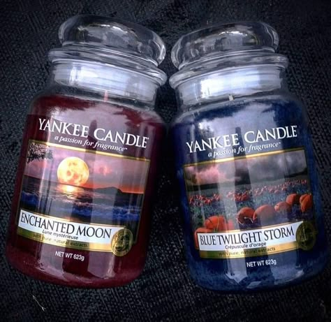 Yankee Candle Aesthetic, Coquette Candles, 2000s Fall, Yankee Candle Scents, Candle Obsession, House Smell Good, Yankee Candles, Candle Scents, Under Your Spell