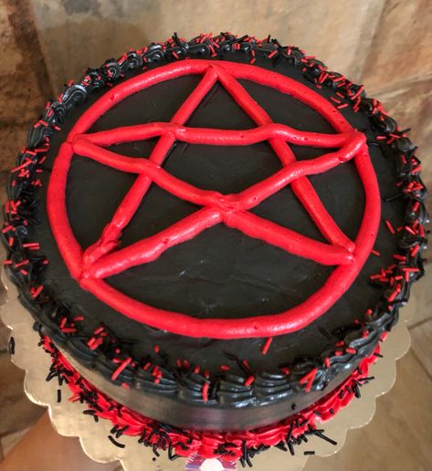 Goth Cakes, Goth Guy, Gothic Cake, Halloween Party Appetizers, Pity Party, Horror Themes, Cakes For Men, Aesthetic Stuff, Small Cake