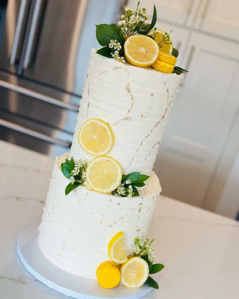 Lemon Anniversary Cake, Cake Decorated With Lemons, Lemon Wedding Cake Decoration, Lemon Decorated Cake, Lemon Theme Cake, Lemon Themed Cake, Italian Bachelorette, Lemon Cake Design, Lemon Wedding Cake