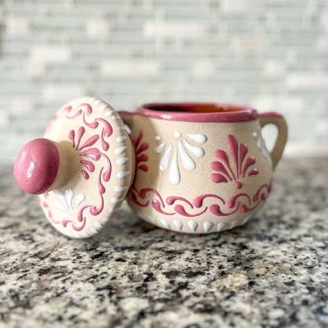 Talavera Sugar Bowl – Camachos Pottery Mexican Barro Plates, Mexican Mugs Pottery, Mexican Pottery Designs, Mexican Vases, Mexican Pottery Decor, Mexican Clay Pots, Talavera Kitchen, Mexican Vase, Talavera Decor