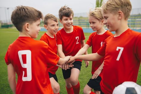 Happy boys play team sport. Kids smiling in school sports team. Junior sports teamwork; kids put hands together. Cheerful children boys players of school soccer team. Happy boys in youth football team Beginner Jump Rope Workout, Workout Jump Rope, Kids Soccer Team, Kids Playing Football, Football Or Soccer, Team Goals, Association Football, Youth Football, Soccer Match