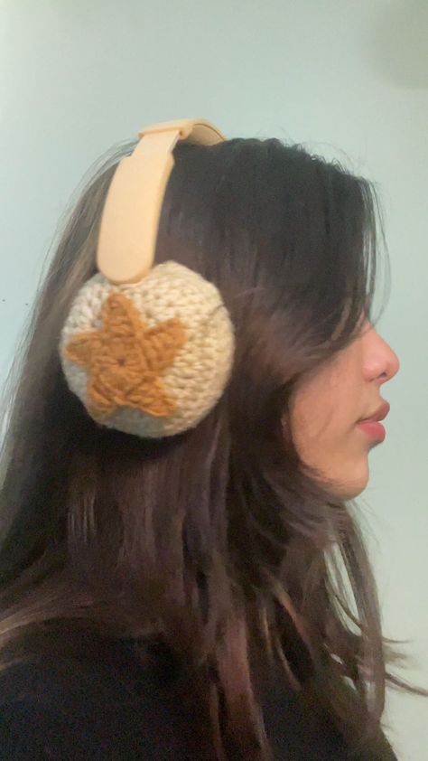 ula op Instagram: "☆Star crochet headphones cover☆ This was SO fun to make AND I THINK IM GETTING BETTER AT REELS ALREADY??? . . . . . . #smallbusiness…" Crochet Headphone Cover, Im Getting Better, Headphones Cover, Headphone Cover, Star Crochet, Getting Better, Headphones, Stars, Crochet