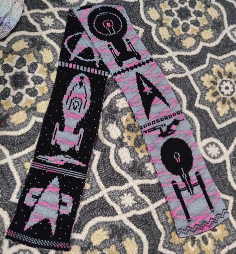 Must Make Double Knit Star Trek Scarf Designed By Rachel Kleitsch | KnitHacker How To Double Knit, Star Trek Knitting Patterns, Star Trek Knitting, Crochet Star Trek, Star Trek Crochet, Double Knitting Charts, Double Sided Knitting, Knit Star, Double Knitting Patterns