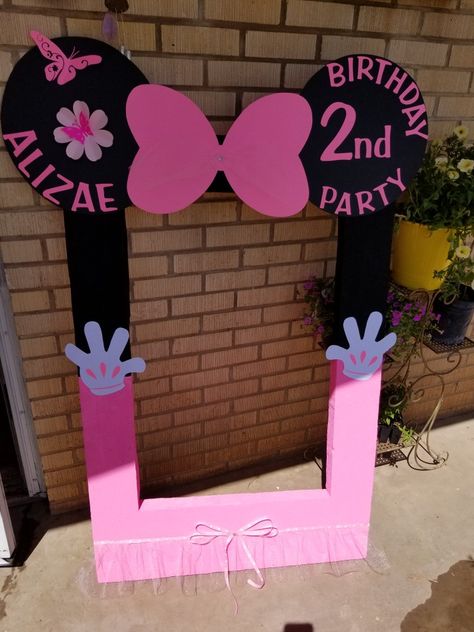 Diy Minnie Photo Booth Frame, Minnie Mouse Cutouts, Minnie Mouse Photo Backdrop, Cardboard Cutouts Diy, Minnie Mouse Photo Booth, Frame For Birthday, Minnie Mouse Frame, Mosaic Templates, Pool Party Diy