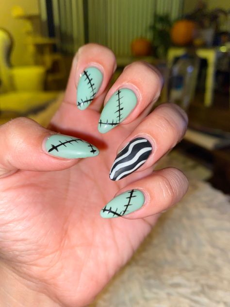 Stitch green frankenstein nails with bride of frankenstein Stitches On Nails, Stitched Nails Halloween, Halloween Nail Designs Frankenstein, Halloween Nails With Stitches, Nails Stitches Design, Bride Of Frankenstein Decor, Frankinstine Nail Art, Stitches Nail Art, Frankenstine Nails