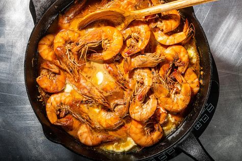 This New Orleans barbecue shrimp recipe is a bowl of big, bold, buttery goodness - The Washington Post Jamaican Sweet Potato, Recipes Jamaican, Pepper Shrimp Recipe, Barbecue Shrimp, Chilli Prawns, Best Shrimp Recipes, Pepper Shrimp, Tasty Meat, Prawn Recipes