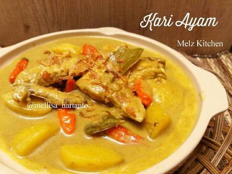 Resep Kari Ayam favorit. ▪24.08.17▪ Ada banyak versi kari ayam dari berbagai daerah/negara. Nah..ini versi keluargaku. Sukanya yg medok & tidak encer. Pemakaian bumbu jg gk pake ribet. Seperti motto saya "simple is rich!" 😘 . Harusnya ada pemakaian cabe keriting ke dlm bumbu halus, berhubung ada anak ikut makan jadinya gk dimasukin. Gantinya cabe utuh, sambil makan sambil pencet tuh cabe di piring. Uenakk!😍 . Lets Cook!😘 Kari Ayam, Indonesian Recipes, New Menu, Indonesian Food, Eid Mubarak, Model Dress, Aesthetic Food, Thai Red Curry, Brownies