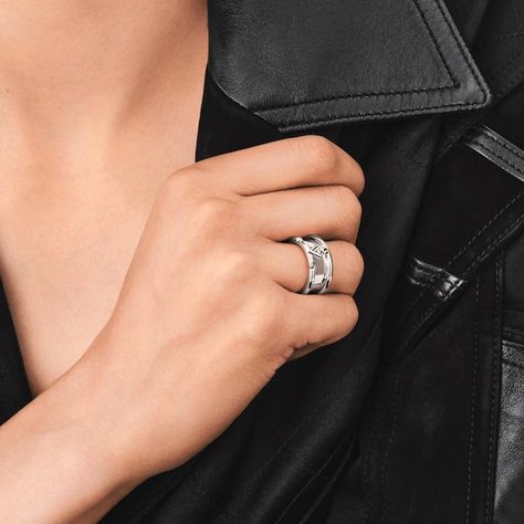 LV Volt Band Ring, White Gold And Diamond - Jewellery | LOUIS VUITTON Louis Vuitton Store, Ring Rosegold, Louis Vuitton Jewelry, Ring White Gold, Luxury Rings, Pink Ring, Fine Jewelry Collection, Brilliant Diamond, Diamond Sizes