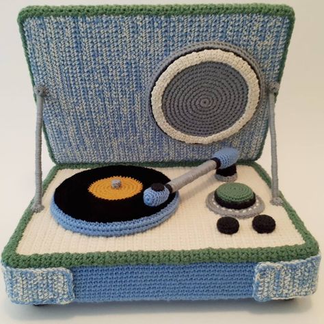 Crochet Record, Crochet Music, Crochet Furniture, Knitted Teddy Bear, شال كروشيه, Crochet Hack, Crochet Food, Tea Cosy, Fun Crochet Projects