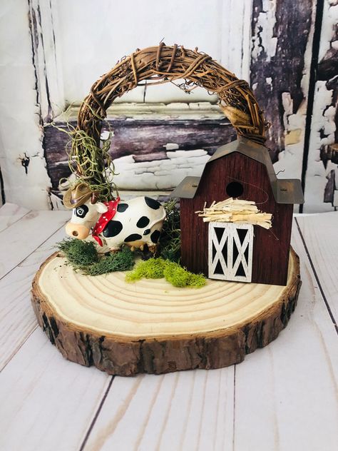 Barnyard Centerpieces Farm Theme, Farm Themed Birthday Party Centerpieces, Farm Table Centerpiece, Farm Party Decorations, Cowboy Theme Party, Farm Themed Birthday Party, Horse Birthday Parties, Party Fotos, Barn Parties