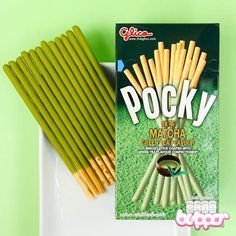 Pocky Biscuit Sticks - Matcha Green Tea Poky Sticks, Pocky Matcha, Matcha Snacks, Choromatsu Matsuno, Biscuit Sticks, Green Tea Cookies, Pocky Sticks, Japanese Candy Snacks, Japan Candy