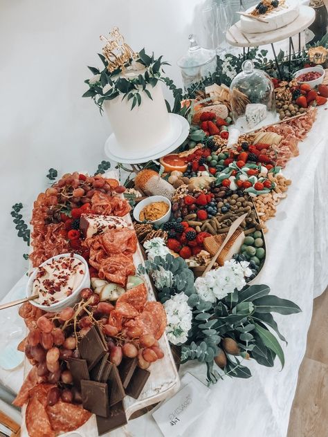 Charcuterie table food ideas for wedding  #wedding #weddingfoods #weddingideas Grazing Table With Cake In Middle, Grazing Table Engagement Party, Grazing Table Different Heights, Fancy Grazing Table, Engagement Party Grazing Table, Grazing Table Birthday, Desert Grazing Table, Bridal Shower Grazing Table, Birthday Grazing Table