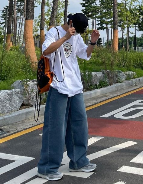 Baggy Dress Shirt Outfit, White Tee And Blue Jeans Outfit, Baggy Jeans And Shirt Outfit, Baggy Jeans And Tshirt, Baggy Shirts Men, Jeans Outfit Men Aesthetic, Baggy Shirt Outfit Men, Baggy Jeans And Oversized Tshirt, Baggy White Shirt Outfit