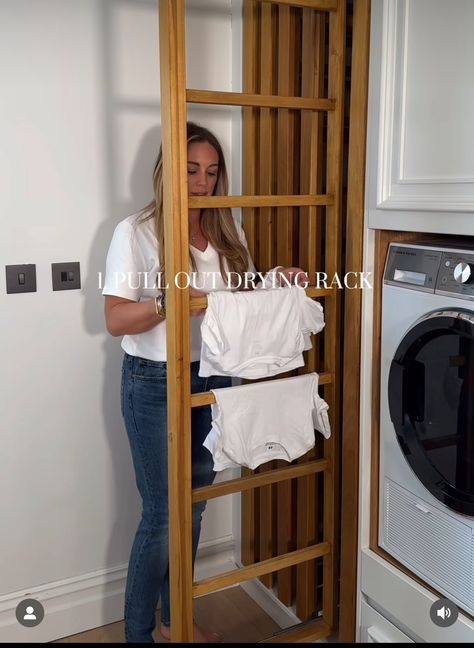 Laundry Room Drying Rack, Small Utility Room, Laundry Room Ideas Small Space, Drying Room, Homemade Hamburger, Laundry Rack, Bench Storage, Mudroom Design, Floor Plan 4 Bedroom