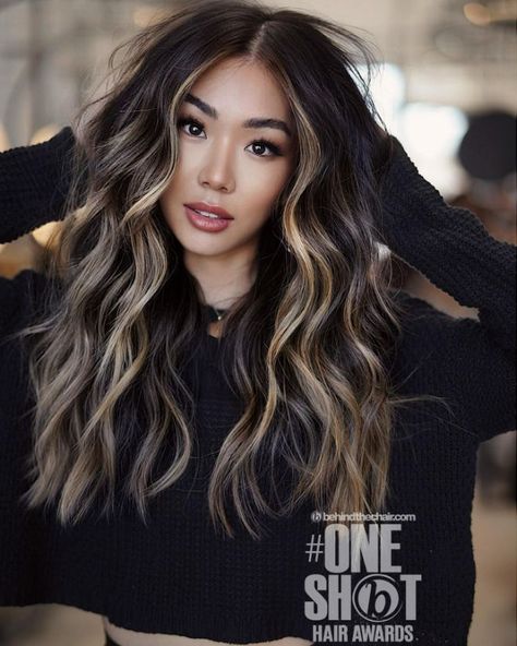 The Money Piece Is Still Trending! Get Inspiration From The Brightest Money Pieces In Time For Summer 2018 Hairstyles, Black Hair Balayage, Extension Hair, Money Piece, Brunette Hair With Highlights, Balayage Hair Dark, Dark Hair With Highlights, Brunette Balayage Hair, Brown Hair Balayage