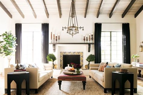 Timeless Chic: Sensible Renovation of Historic Spanish Revival Home in Santa Monica Mediterranean Style Living Room, Colonial Living Room, Colonial Modern, Environmental Portrait, Spanish Colonial Revival, Spanish Revival Home, Spanish Home Decor, Spanish Bungalow, Colonial Interior