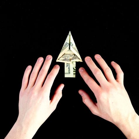 Christmas Money Tree, Oragami Money, Fold A Dollar Bill, Fold Dollar Bill, Easy Money Origami, Money Origami Tutorial, Origami Tree, Origami Christmas Tree, Folding Money