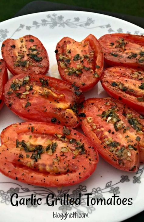 Garlic Grilled Tomatoes Rangemate Recipes, Vegan Grill, Blackstone Cooking, Bbq Vegetables, Recipes Grilling, Grilled Vegetable Recipes, Grilled Garlic, Grilling Recipes Sides, Grilling Ideas