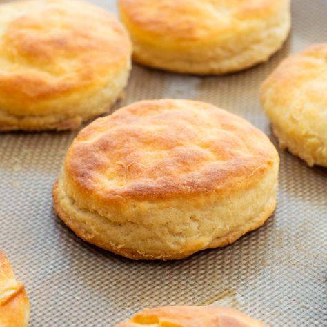 3-Ingredient Easiest Sour Cream Biscuit Recipe Cream Biscuit Recipe, Creamy Spinach Artichoke Dip, Easy Spinach Artichoke Dip, Sour Cream Biscuits, Creamsicle Cake, Cream Biscuits, Fruit Toppings, Potato Recipes Side Dishes, Biscuits Easy