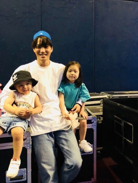 Kai and his niece and nephew Exo Jongin, Cute Asian Babies, Korean Babies, Exo Memes, Kim Jongdae, Asian Babies, Exo Members, Kim Jongin, Exo Kai