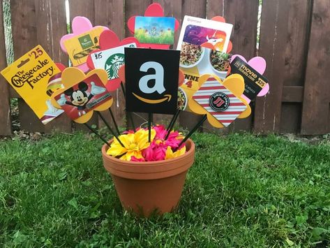 Gift Card Tree Ideas, Gift Card Tree, Card Bouquet, Gift Card Bouquet, Gift Card Presentation, Gift Card Holder Diy, Teacher Gift Card, Unique Gift Cards, Raffle Baskets