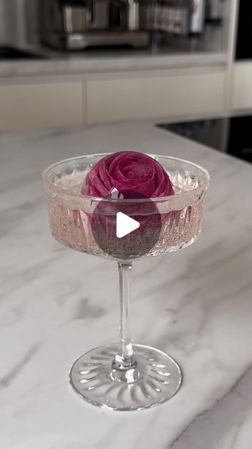 𝓛𝓲𝓿 ✨ on Instagram: "cute drink idea: rose ice cubes 🌹🧊💕 #icecube #rose #roses #drinks #drinkideas #girlsnight #girlsnightout #girlsnightin #cocktail #cocktails #cocktailvideos #cocktailrecipes #mocktail #mocktails #pinterest #pinterestinspired #cocktailparty #partyideas" Rose Ice Cubes, Rose Cocktail Recipes, Cocktail Videos, Rose Cocktail, Coffee Cocktails, Ice Cubes, Cocktail Drinks, Mocktails, Ice Cube