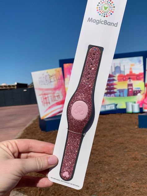 Rose Gold Glitter Magic Band spotted at Disney World Magic Bands Disney, Disney Magicband, Disney Vacation Outfits, Disney Essentials, Disneyland Planning, Disney Magic Bands, Disney World Vacation Planning, Disney Things, Magic Bands