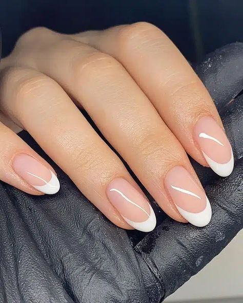 50 Classy Winter Nails to Inspire You Medium Almond French Tip, Trendy Nails Designs, Classy Winter Nails, Almond French Tip, French Nail Polish, Short Almond Shaped Nails, Tip Nail Designs, Nails Gradient, Sheer Nails