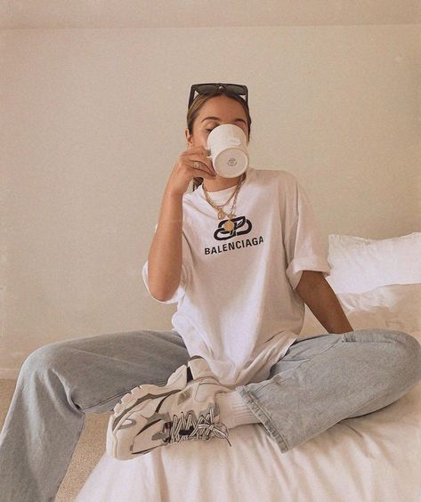 Balenciaga Shirt Outfit, Balenciaga T Shirt Outfit, Balenciaga Tshirt, Balenciaga Shirt, Oversize Outfit, Balenciaga T Shirt, T Shirt Outfit, Tshirt Outfit, Streetwear Fashion Women