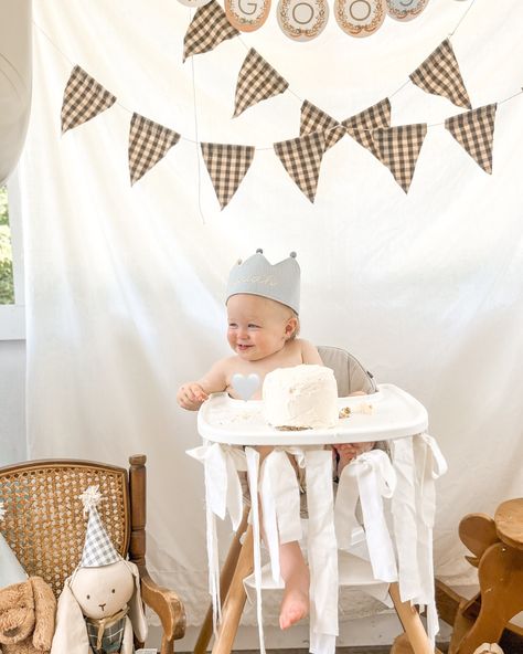 Baby Party Ideas, Vintage First Birthday, 1 Year Birthday Party Ideas, 1 Year Birthday, Birthday Pics, First Birthday Pictures, Baby Friends, Baby Boy First Birthday, 1st Birthday Themes