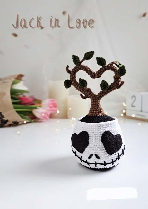 Jack in Love | PDF | Crochet | Embroidery Heart Plant, Crochet Pour Halloween, Skull Planter, Crochet Skull, Confection Au Crochet, Crochet Teddy Bear Pattern, Animal Crochet, Halloween Crochet Patterns, Crochet Plant