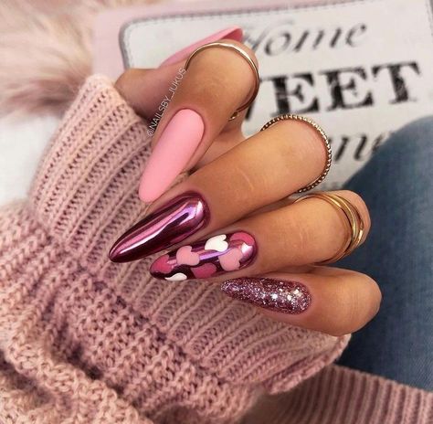 26 Glittering New Year Nail Art Designs 2024 | New Years Nails Ideas Feb Nails Valentines Day Almond, Vday Nails, Pink Chrome Nails, Valentine Nail Art, February Nails, Valentine Nails, Nail Designs Valentines, Nails 2024, Heart Nails