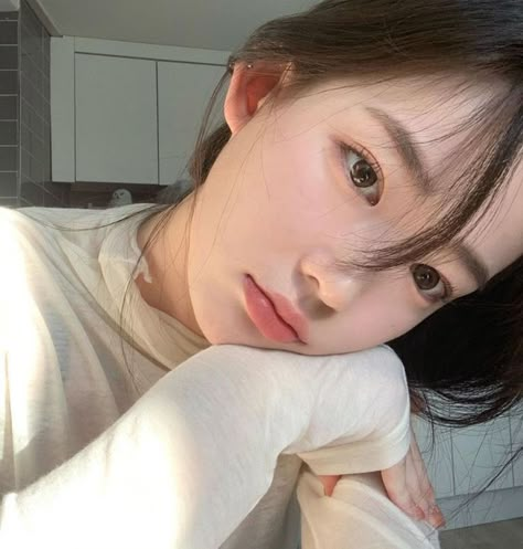 Makeup Asia, Korean Natural Makeup, Light Makeup Looks, Soft Makeup Looks, Bare Face, Soft Makeup, Aesthetic People, Asian Makeup, Everyday Makeup