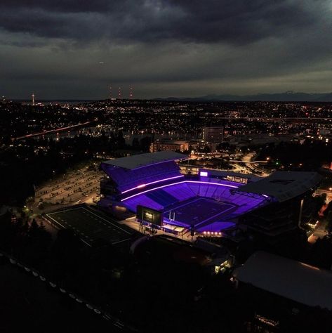 University of Washington Campus in #Seattle #Washington. #uw #godawgs #PurpleReign #gohuskies #pnw #universityofwashington Seattle University, University Of Washington Huskies, Washington State Travel, Vision Board Goals, Washington State University, Evergreen State, College Aesthetic, College Board, Dream College