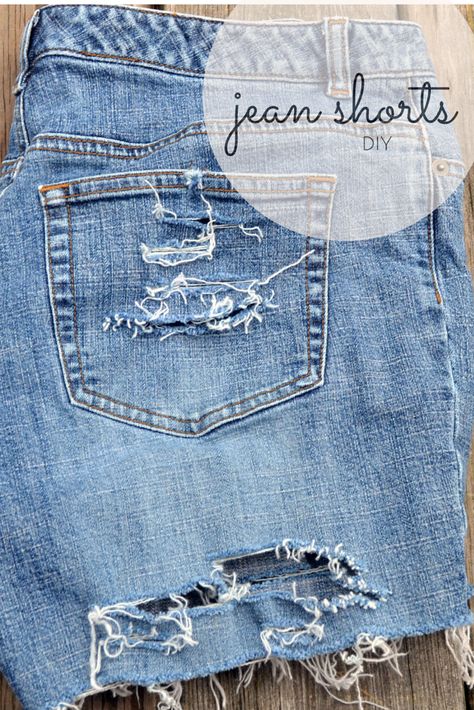 Distressed Clothes, Diy Cutoffs, Diy Jean Shorts, Diy Distressed Jeans, Distressed Outfit, Shorts Diy, Diy Shorts, Frayed Jeans, Melting Pot