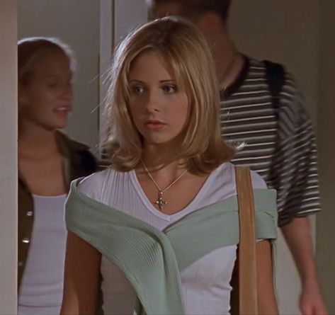 Sarah Michelle Gellar Buffy, Buffy Style, Gothic Baby, Buffy Summers, 90s Hairstyles, Liv Tyler, Sarah Michelle Gellar, Buffy The Vampire, Haircuts With Bangs