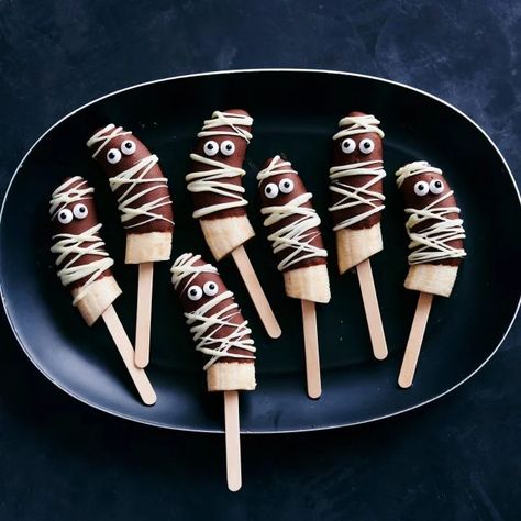 Dessert Hacks, Banana Candy, Candy Eyes, Candy Eyeballs, Frozen Bananas, Chocolate Drip, Afternoon Snack, Chocolate Topping, Frozen Treat