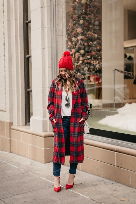 Red Plaid Coat - www.thefashionhour.com #winterfashion #winterstyle #plaid #fashionblogger Red Plaid Outfits For Women, Red Plaid Coat Outfit, Red Plaid Outfit, Plaid Coat Outfit, 60 Degree Weather Outfit, Plaid Jacket Outfit, Red Plaid Coat, Red Plaid Jacket, Tartan Coat