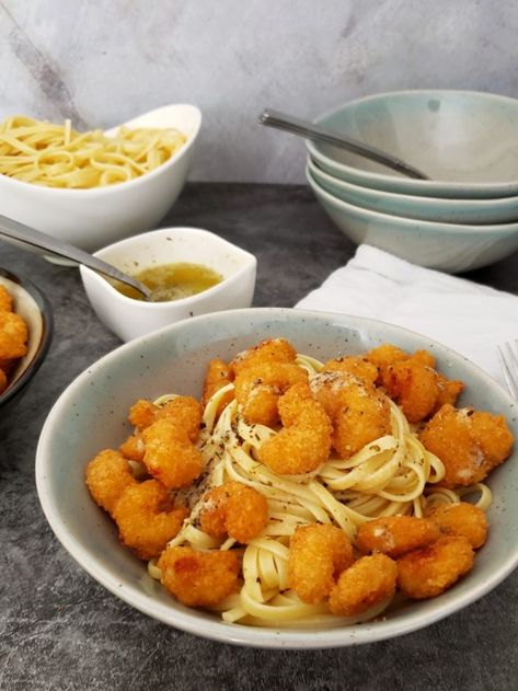 Pasta night is about to get a whole lot tastier! 😍Linguine, crispy Popcorn Shrimp and a garlic butter sauce make up a simple, yet filling meal the whole fam will enjoy. Plus, you can warm up your leftovers for tomorrow's lunch to make the deliciousness last even longer! Popcorn Shrimp Recipe, Ham Pasta Salad, Grilled Salmon Salad, Pasta Shrimp, Pasta With Shrimp, Homemade Garlic Butter, Popcorn Shrimp, Pasta Sauce Homemade, Homemade Spaghetti Sauce