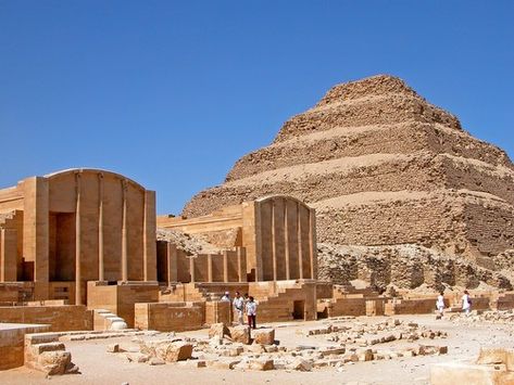 Old Kingdom of Egypt - Ancient History Encyclopedia Pyramid Of Djoser, Ancient Egyptian Architecture, Old Kingdom, Architecture Antique, Step Pyramid, Ancient Pyramids, Marsa Alam, Famous Monuments, Egyptian Pyramids