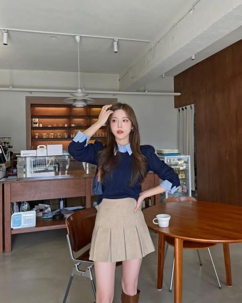 Korean Semi Formal Outfit, Korean Preppy Outfits, Outfit Ke Kampus, Tennis Skirt Style, Korean Fashion 2023, Korean Preppy Style, Gym Fails, Tennis Skirt Outfit, Fashion Sketches Dresses