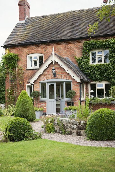 English Cottage Exterior, Cottage Hallway, Kitchens Decor, Cottage House Designs, Cottage Extension, English Cottage Interiors, English Country Cottages, English Cottage Decor, Cottage Porch