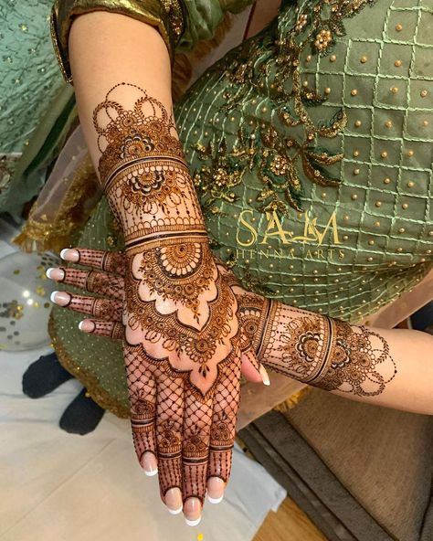 Henna Design Simple, Henna Images, Romantic Room Decoration, Mehedi Design, Unique Mehndi, Dulhan Mehndi, Mehndi Design Photos, Best Mehndi Designs, Unique Mehndi Designs