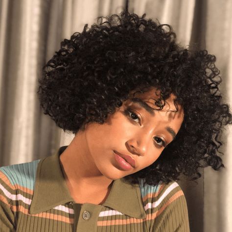 These 50 short layered haircuts will inspire you to chop your long hair off and commit to a chic, low-maintenance style. See them all inside. Layered Afro, Shoulder Haircut, Grey Hair Wig, Curly Cut, Cheap Human Hair Wigs, 4a Hair, Rihanna Hairstyles, Medium Hair Styles For Women, Layered Short