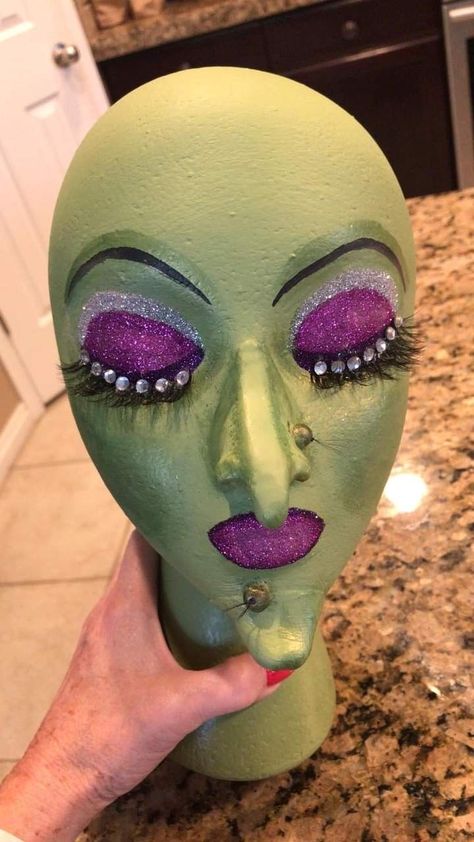 Halloween Mannequin, Styrofoam Heads, Mannequin Decor, 2024 Party, Anime Club, Club Activities, Styrofoam Head, Wooden Puppet, Head Art