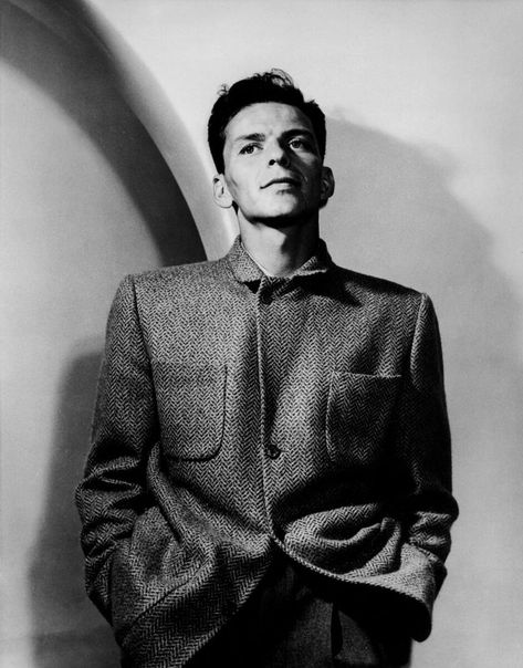 Frank Sinatra (1944) by Magnum Photos photographer Philippe Halsman, whose iconic portraits capture over four-decades worth of leading cultural, political and scientific figures, ranging from Albert Einstein to Frank Sinatra. In the course of his prolific career in America, Halsman produced reportage and covers for most major American magazines, including a staggering 101 covers for Life magazine. View more famous Hollywood start through Halsman's lens by clicking on the above link. Philippe Halsman, Nancy Sinatra, Photographer Portfolio, Dean Martin, Celebrity Portraits, Magnum Photos, Great Photographers, Iconic Photos, Frank Sinatra