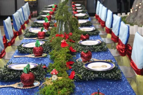 Snow White's Enchanted Forest  | CatchMyParty.com Snow White Wedding Theme, Snow White Centerpiece, Snow White Birthday Party Ideas, White Birthday Party Ideas, Snow White Photos, Snow White Wedding, Enchanted Forest Birthday, Beauty And Beast Birthday, White Birthday Party